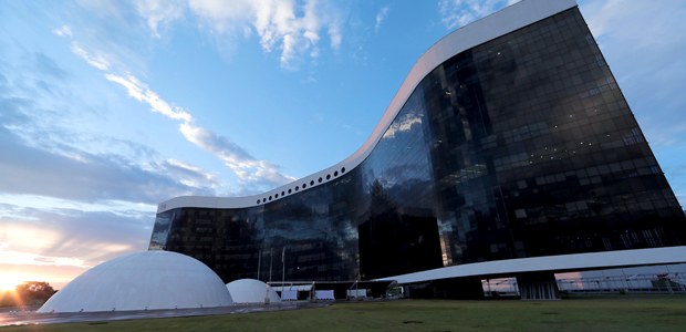 TSE mantém bloqueio de contas do PL e PT por irregularidades em gastos de campanha