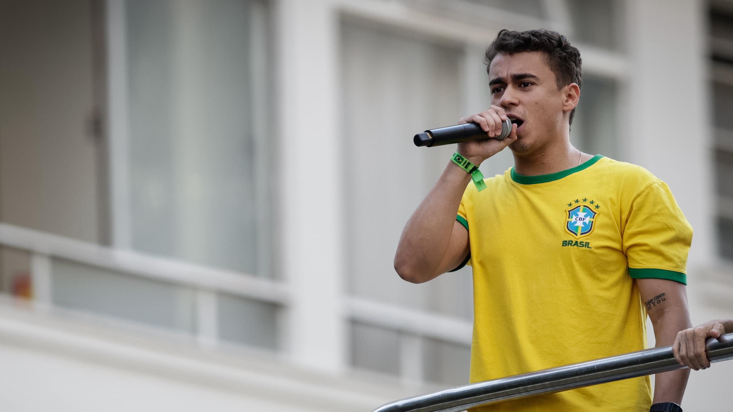 Racha na Direita: Nikolas Ferreira troca ofensas com Jair Renan e expõe crise no clã Bolsonaro