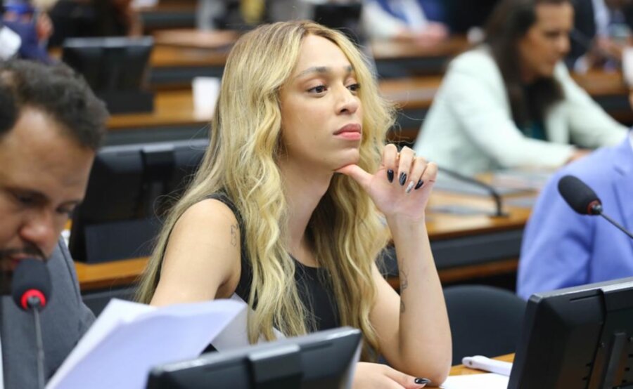 Erika Hilton protocola ação contra fim da saidinha e chama medida de populismo penal