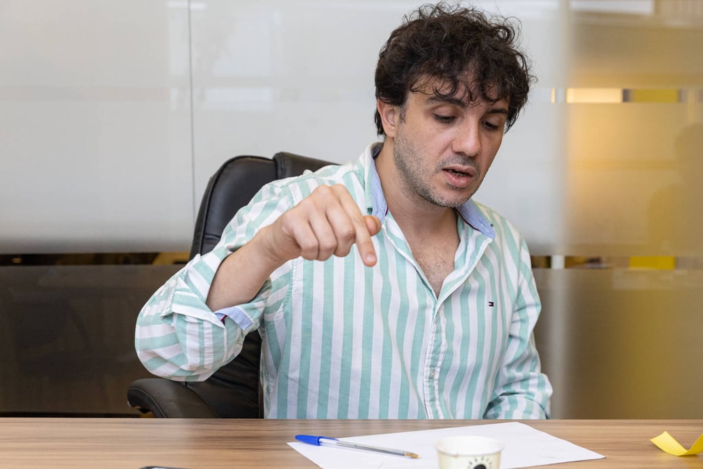 Fenômeno Renan Santos: Líder do MBL assume 3º lugar na Pesquisa Atlas e vira fiel da balança para 2026